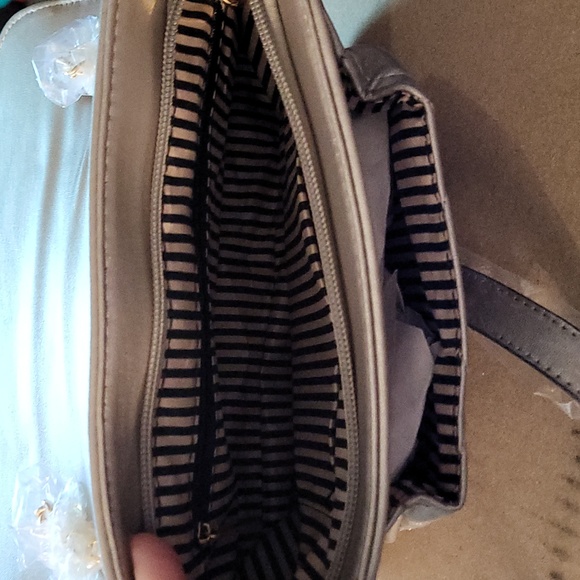 New silver quilted purse - Picture 5 of 6